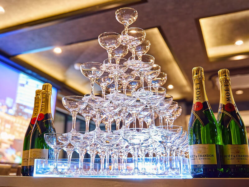 【プレミアム+お店貸切プラン】ブーブクリコ or モエシャンドンロゼで乾杯付！ 3.5H飲み放題＆豪華特製ビュッフェ料理＊12品付 11,000円 ⇒ 10,000円 カラオケ＆ダーツ付