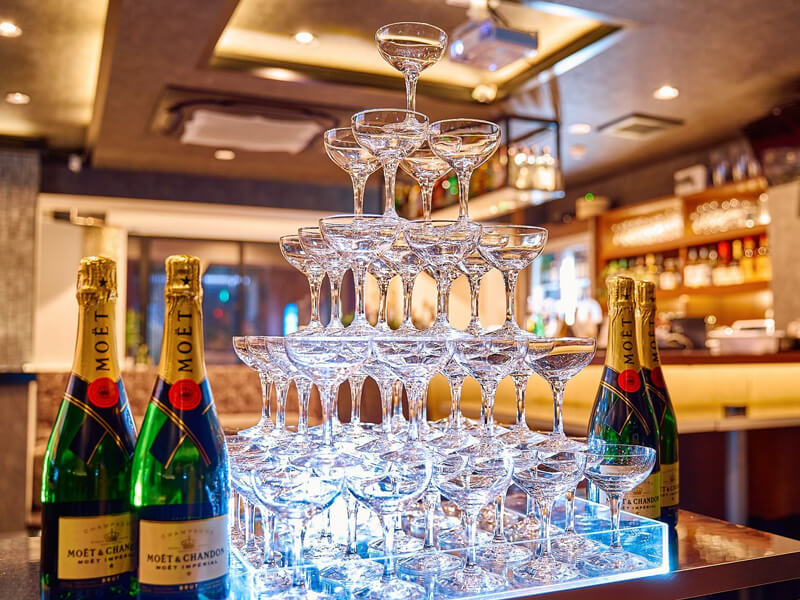 【プラチナお店貸切プラン】憧れのドンペリで乾杯付！ 3.5H飲み放題＆豪華特製ビュッフェ料理＊12品付 15,000円 ⇒ 12,000円 - カラオケ＆ダーツ付