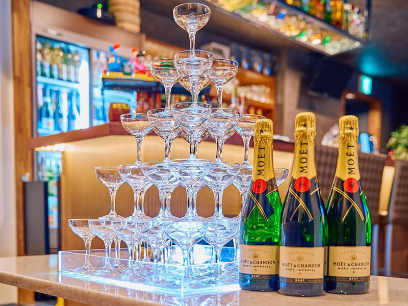 【ブラックお店貸切プラン】超高級シャンパン クリュグ or アルマンドゴールドで乾杯付！白州や久保田等プラチナ飲み放題3.5H＆豪華特製ビュッフェ料理12品付 16,000円 ⇒ 15,000円 カラオケ＆ダーツ