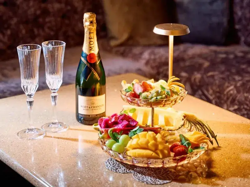 【プレミアムお店貸切プラン】モエシャンドンで乾杯付！ 3.5H飲み放題＆豪華特製ビュッフェ料理＊12品付 8,500円 ⇒ 8,000円 カラオケ＆ダーツ付 - 恵比寿 貸切パーティー&カラオケ・ダーツ RAISE EBISU  - レイズ 恵比寿 - サブイメージ 03
